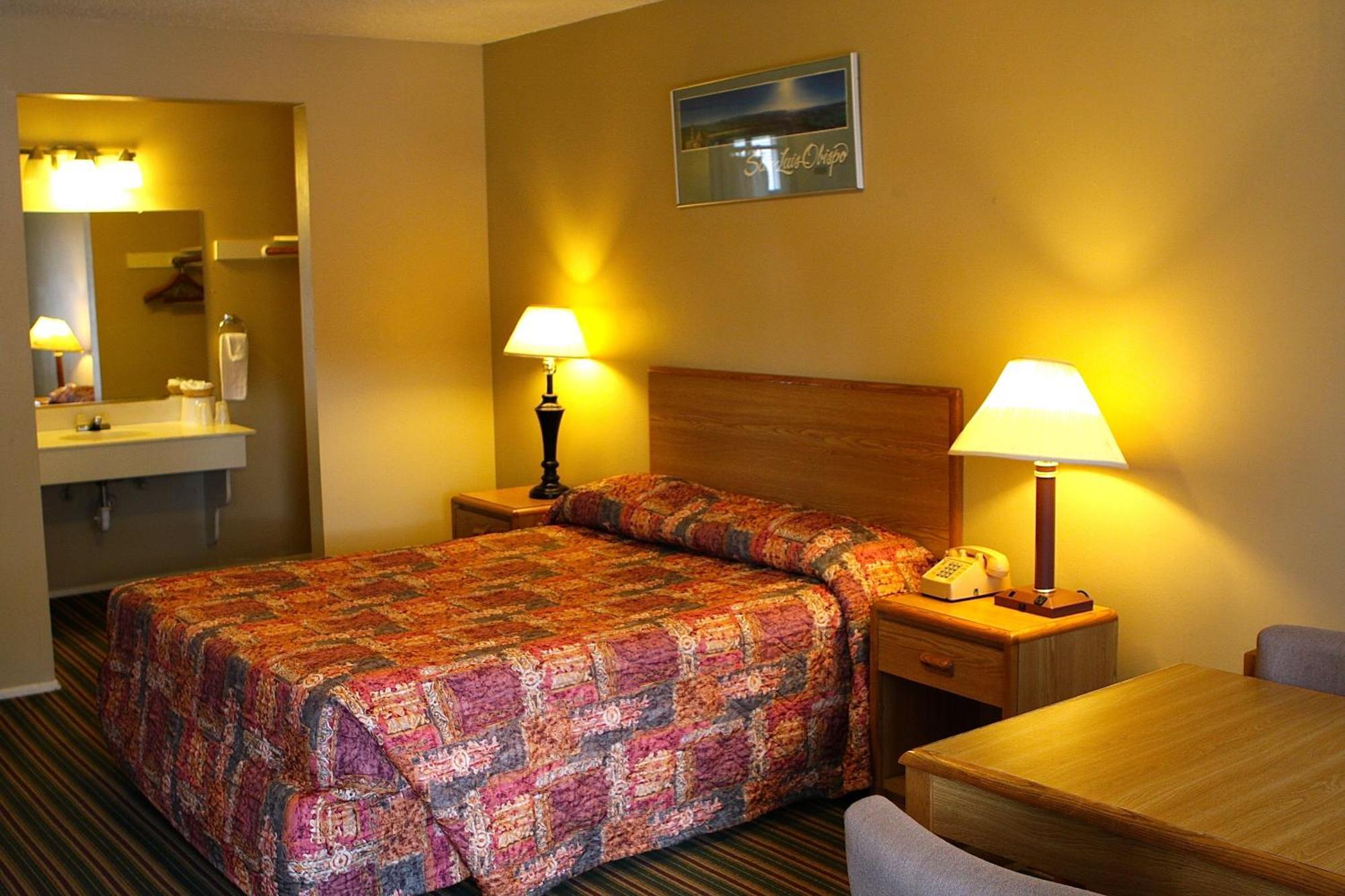 San Luis Inn And Suites Сан Луис Оубиспоу Екстериор снимка